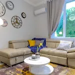 The Olive House - Center - Free Parking Apartament *