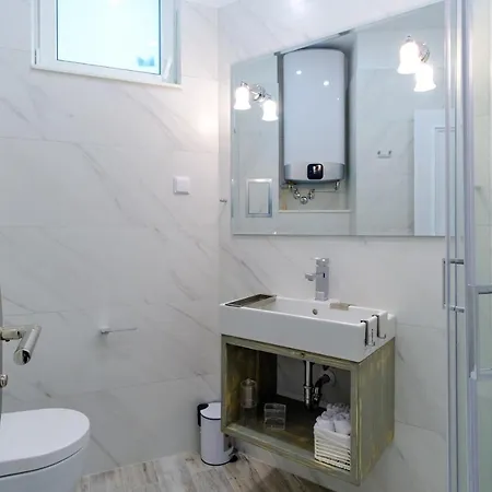 The Olive House - Center - Free Parking Апартамент Бургас