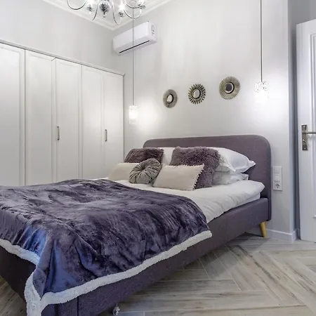 The Olive House - Center - Free Parking Apartament