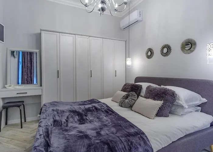 The Olive House - Center - Free Parking *